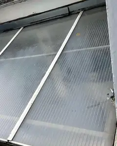 Überdachung aus Stegplatten nach der Reinigung durch MEMI