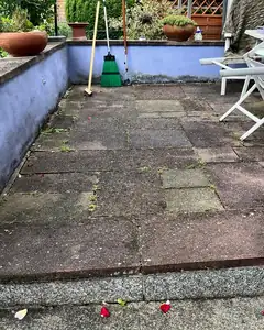 Terrasse vor der Reinigung durch MEMI